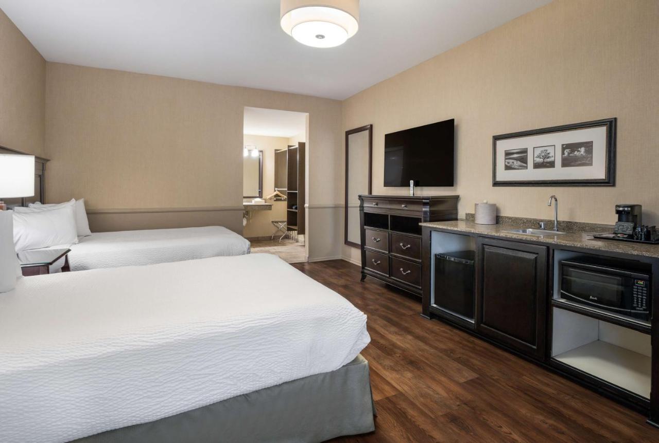 Western & Hotel